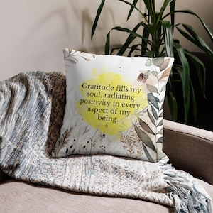 Afirmaciones de gratitud, funda de almohada premium, "La gratitud llena mi alma, irradiando positividad en cada aspecto de mi ser", almohada no incluida