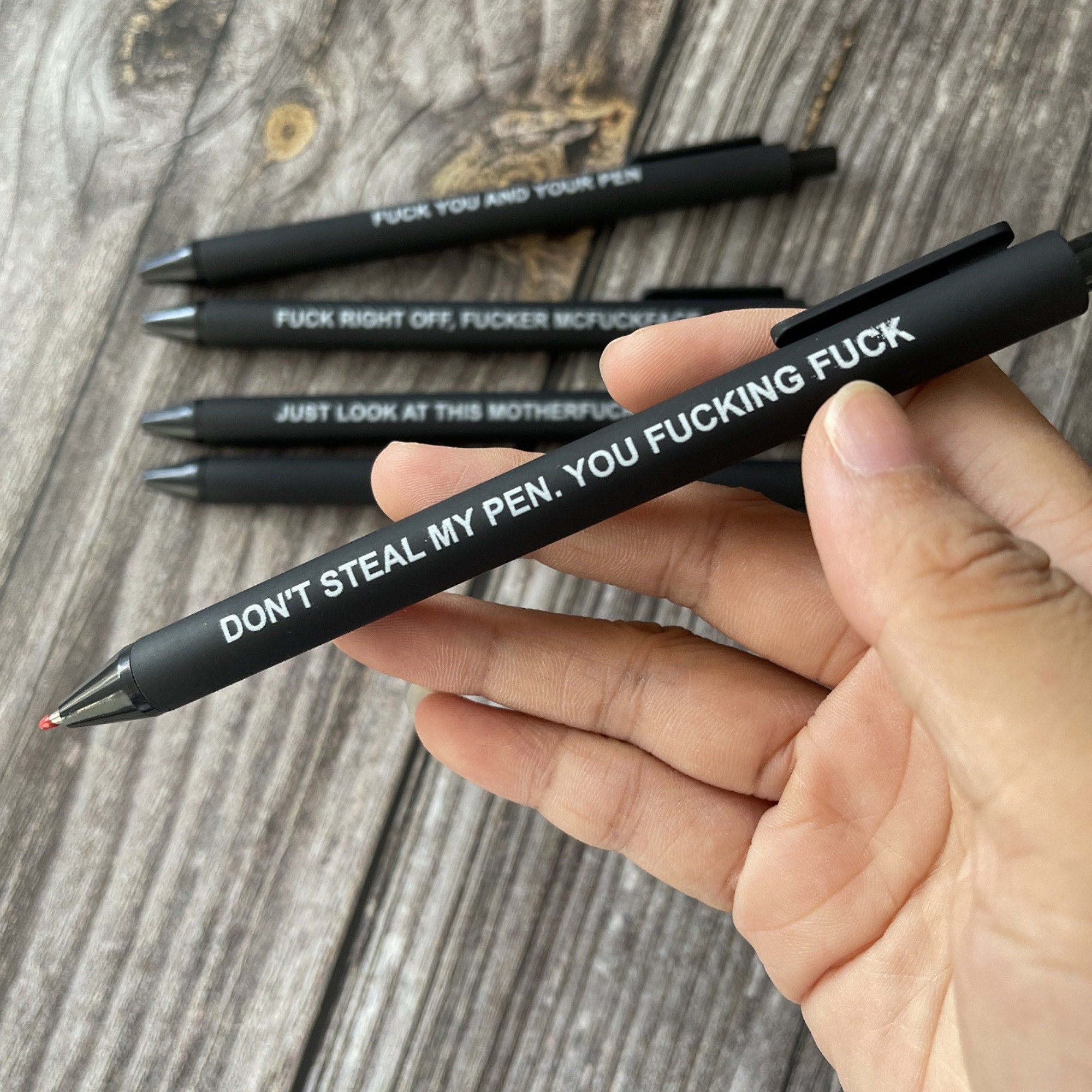 Fresh Outta Fucks Pad and Pen, Funny Pens, Snarky Novelty Fresh Outta Fucks Pen  Set, Funny Pad and Pen Office Supplies, Fun Desk Accessory Gifts for  Friends Co-Workers, Boss (Black 2Pcs) 