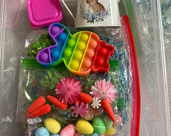 Blühender Frühlingsspender mit grün gefärbtem Reis, Pop It & mehr - Perfekt für Ostern!