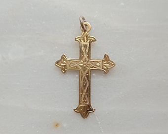 A 9ct yellow gold cross pendant