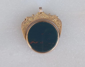 A 9ct gold, bloodstone and carnelian swivel fob pendant
