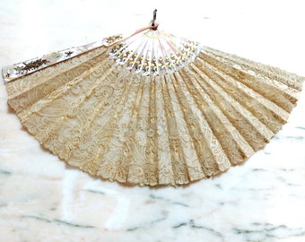 An Edwardian mother-of-pearl and Brussels lace folding hand fan