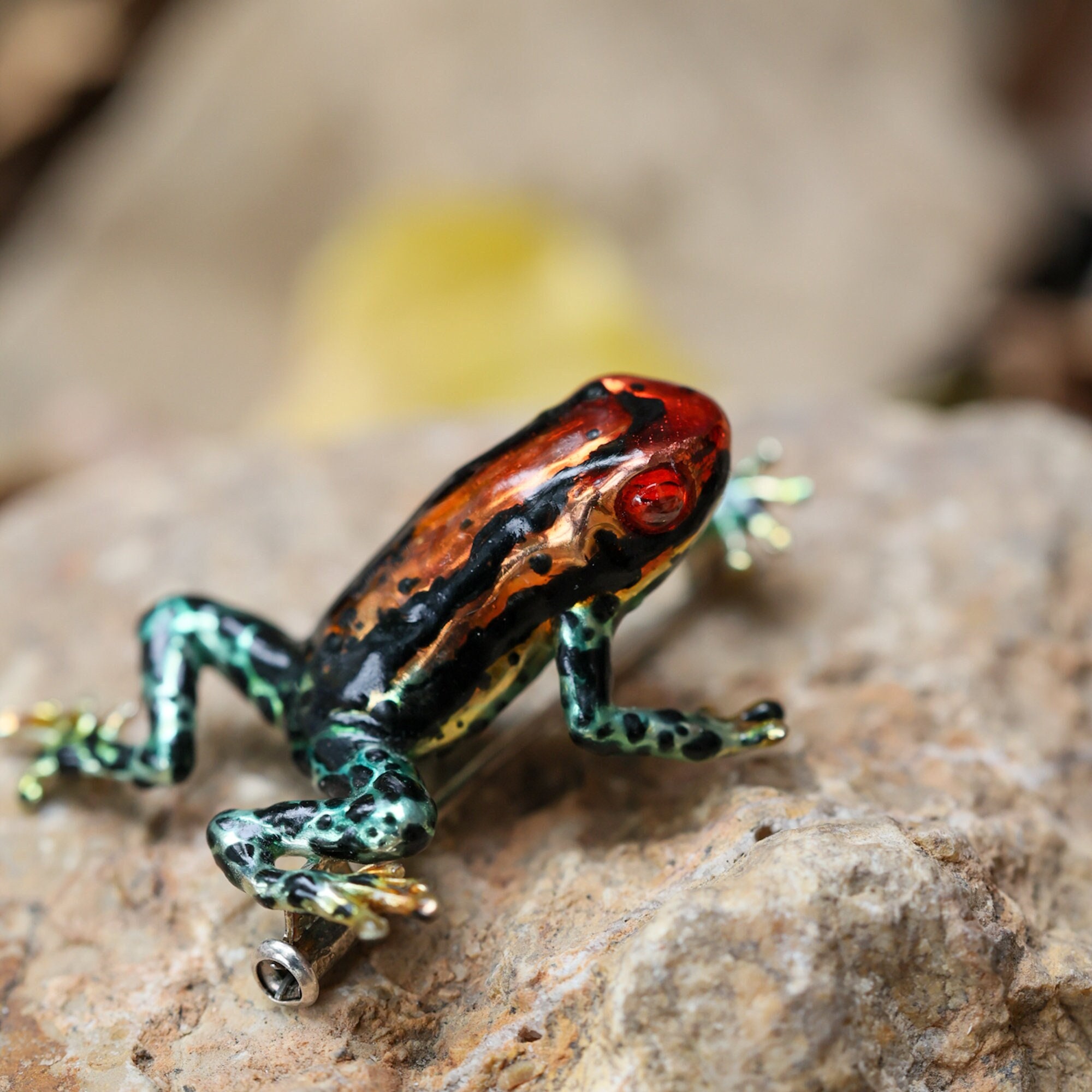 Frog, large Frog with Diamond encrusted body – 18K Gold Animal Pins/Brooches