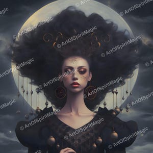 Könnte beinhalten: Eine digitale Illustration einer Person mit voluminösem dunklem Haar und Sommersprossen, die ein schwarzes Kleidungsstück mit komplizierten Mustern trägt. Die Figur ist vor einem großen, leuchtenden Vollmond platziert, mit kleinen, kugelförmigen Ornamenten.