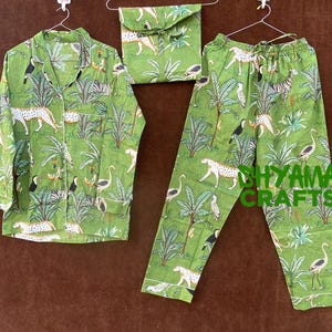 Ensemble de pyjama à imprimé animal, Ensemble de pyjama en coton indien, Robe de nuit pour femme faite main, Costume de nuit en coton de couleur verte, Pyjama et chemise avec sac