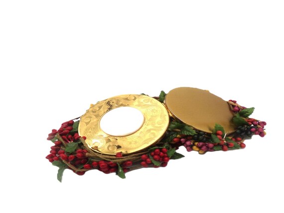 1960s Elgin American Gold Etched Powder Compact - image 8