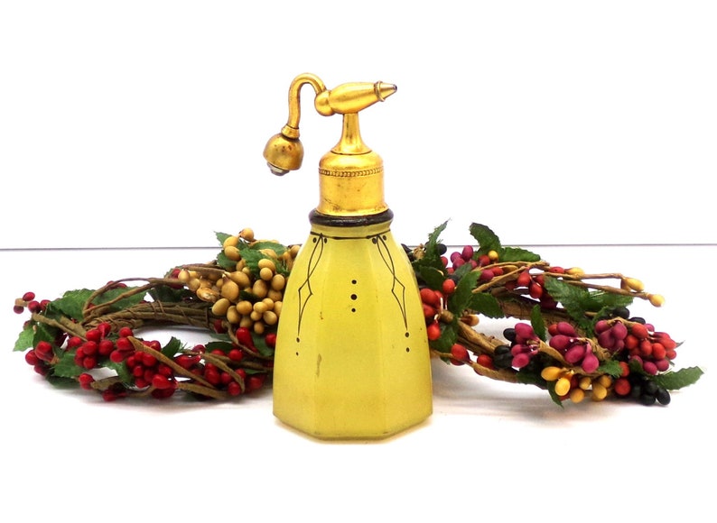 De Vilbiss Glass Perfume Atomizer...Classic Beauty image 2
