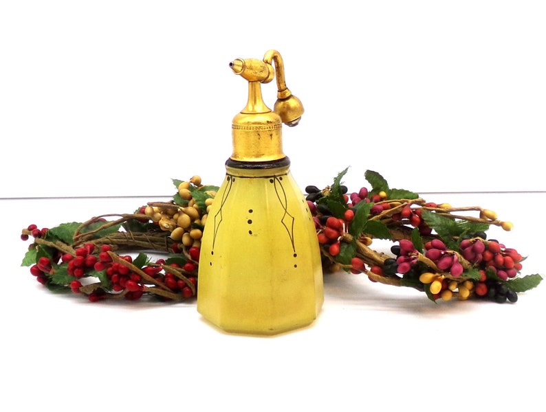 De Vilbiss Glass Perfume Atomizer...Classic Beauty image 3