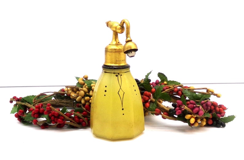 De Vilbiss Glass Perfume Atomizer...Classic Beauty image 1