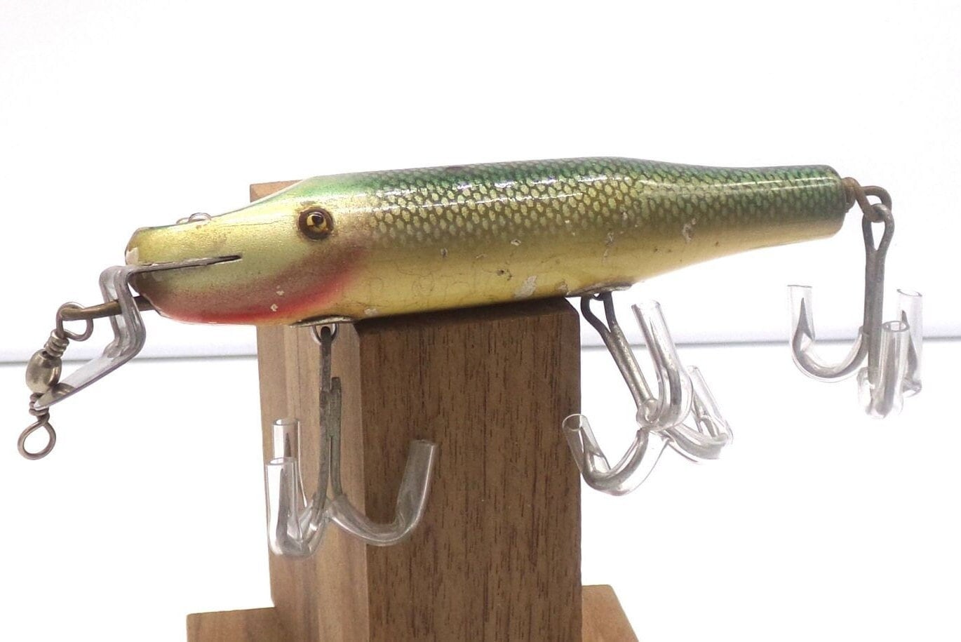 Creek Chub Bait Co. Red and White Jointed Lure With Glass Eyes and Two  Treble Hooks. Collectible Tackle Box Item, Possibly 1970s. -  Canada
