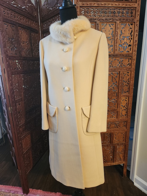 Vintage 1960s Cream Wool-blend Coat with Mink Coll