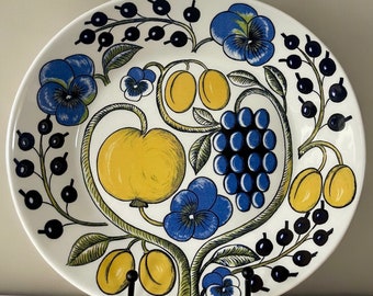 Enchanting Paratiisi Oval Plate Dish: Inspired by Birger Kaipiainen's Vision