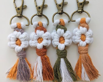 Macrame mini keychain, Macrame Flower keychain, Mini Flower Keychain, Fall Flower Keychains