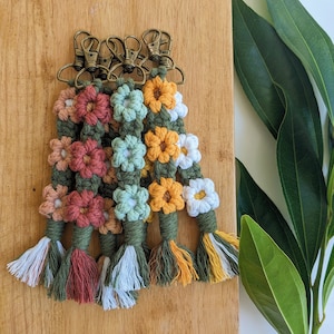 Macrame Keychain Flowers, flower keyring, macrame accessory
