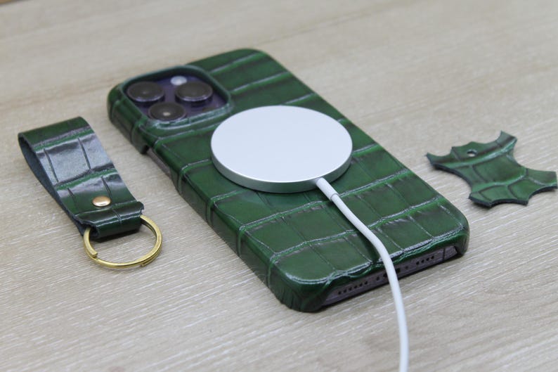 iPhone 12 Pro Case, iPhone 14 Pro Max, iPhone 12 mini Case, iPhone 11 Case, iPhone 15 Plus Case, Leather iPhone Case,  Leather Phone Cover, iPhone Snap On Case, MagSafe iPhone Case, Personalized Case, Green Leather case,luxury leather p