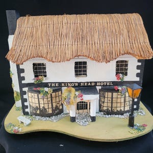 Vintage Pauline Ralph The King&#39;s Head Hotel, Reuge Music Box. MINT condition