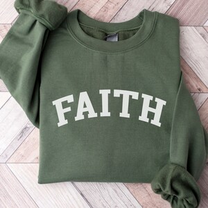 Geloof Svg en Png bundel, gebogen christelijke woordenbundel, Varsity lettertype, College Letters, Jezus, waardig, geliefd, verrezen, sterk, religieuze png
