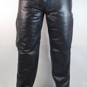 Broek in jeansstijl met lage zak / leren broek / leren motorbroek / leren homobroek