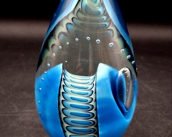 Magnum Robert Eickholt Signed 1996 Art Glass Egg Paperweight - Large 5.5", 1.15 lbs. Iridescent Blue Reptile Spine