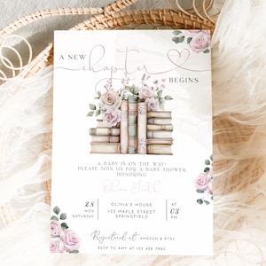 Może przedstawiać: Zaproszenie na baby shower z akwarelowym wzorem. Zaproszenie zawiera stos książek zwieńczony kwiatami i tekst "A New Chapter Begins". Dodatkowy tekst zawiera datę, godzinę i miejsce wydarzenia.