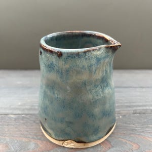 Brocca/versatore blu costiero