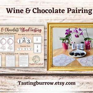 Puede incluir: Un juego de cata a ciegas de vino y chocolate imprimible con una tarjeta de puntuaci&oacute;n, etiquetas de botellas y carpas de cata. El juego incluye instrucciones, una gu&iacute;a de maridaje y compra, y t&eacute;rminos de cata. La imagen tambi&eacute;n muestra una foto de una mesa preparada para una cata de vino y chocolate.