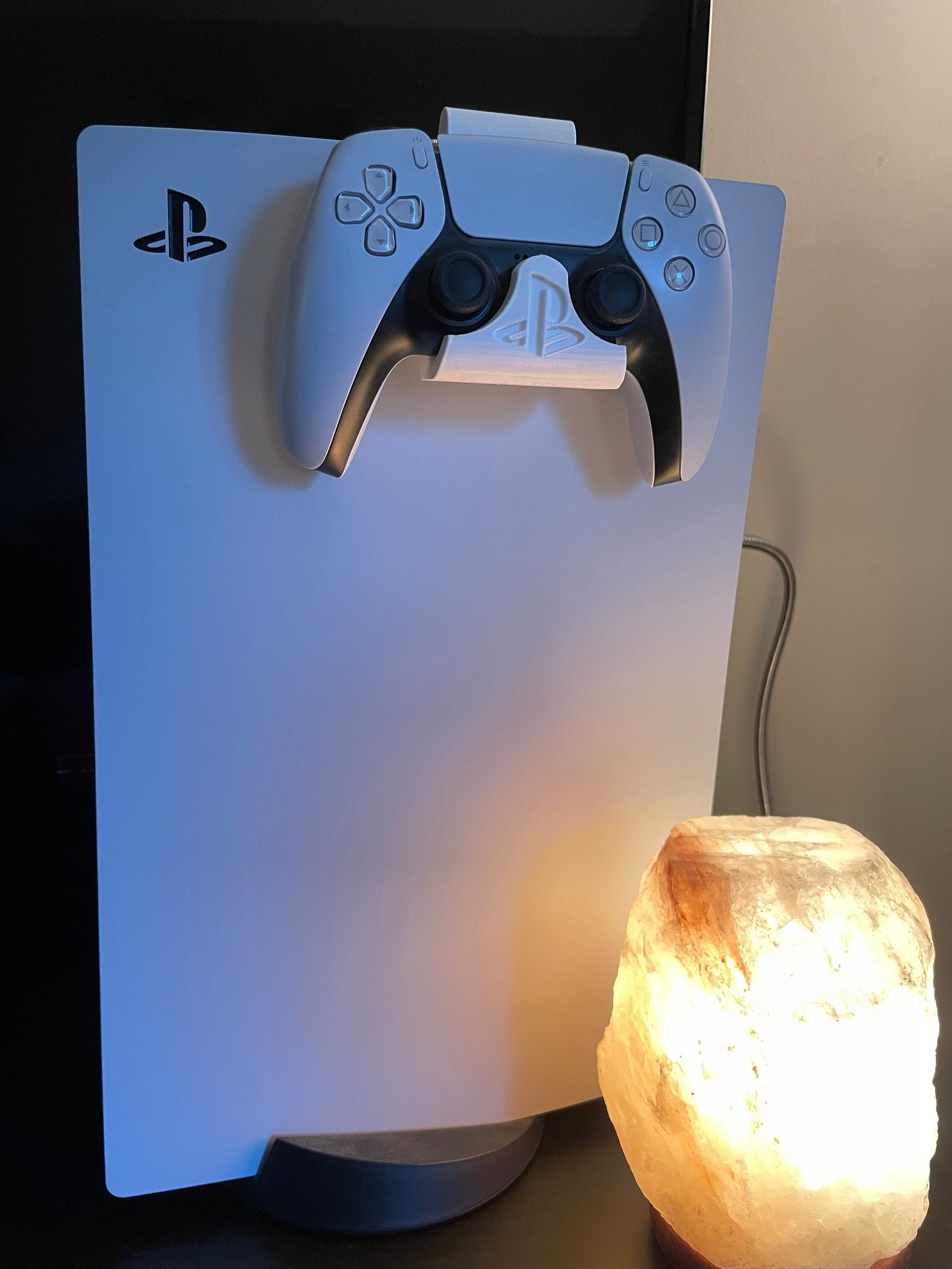 STL file Call of Duty: Modern Warfare 3 Controller Stand, Playstation PS4  PS5