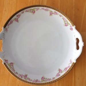Antike MZ Austria Porzellan Servierplatte/Teller Kuchenplatte mit Schleifengriff, Goldrand und rosa englischer Rose Bordüre Design