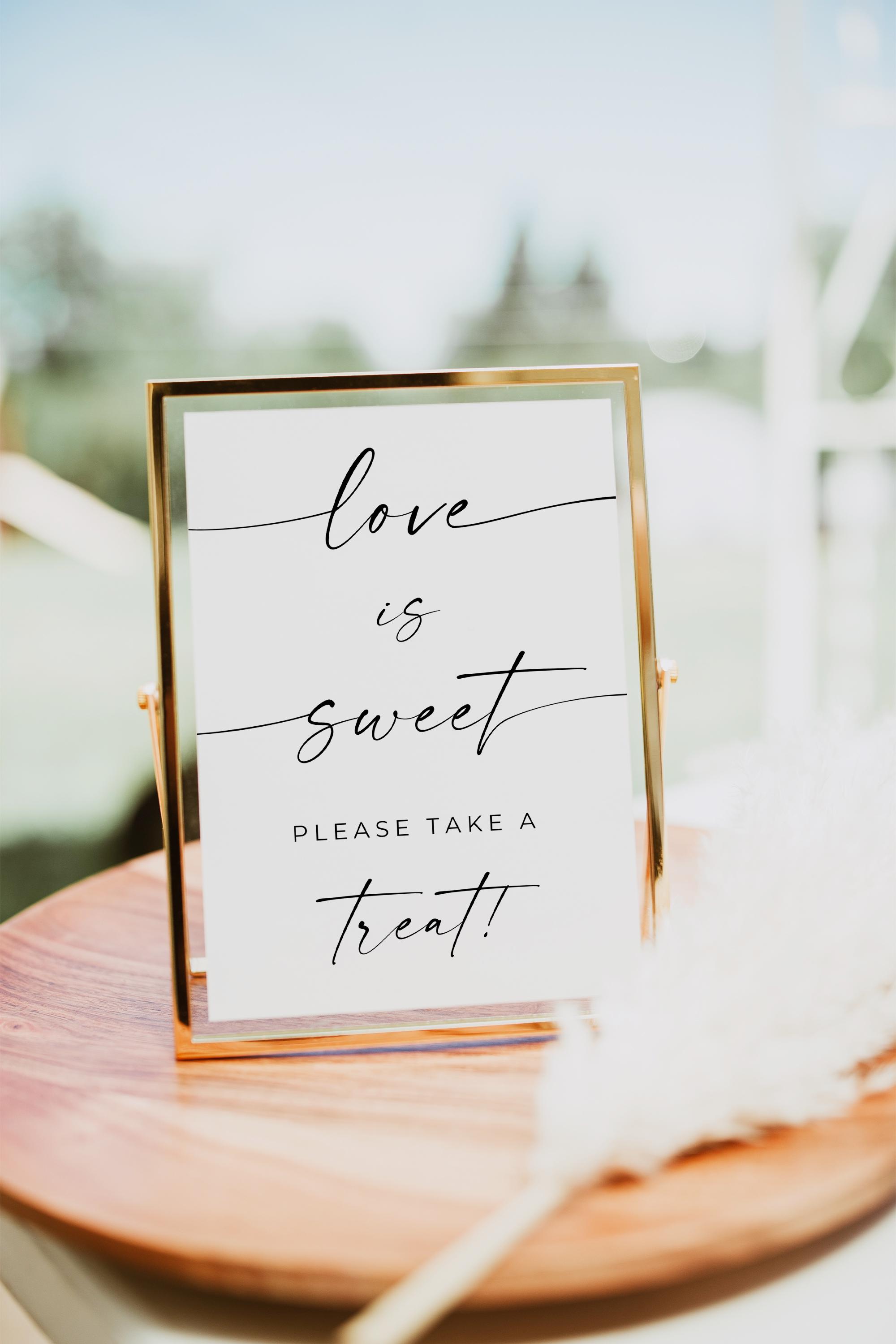 Gastgeschenk Für Hochzeiten - Love Is Sweet Take A Treat - Rustikaler Holzlook Auf Schwerem Karton Mit Leinenstruktur
