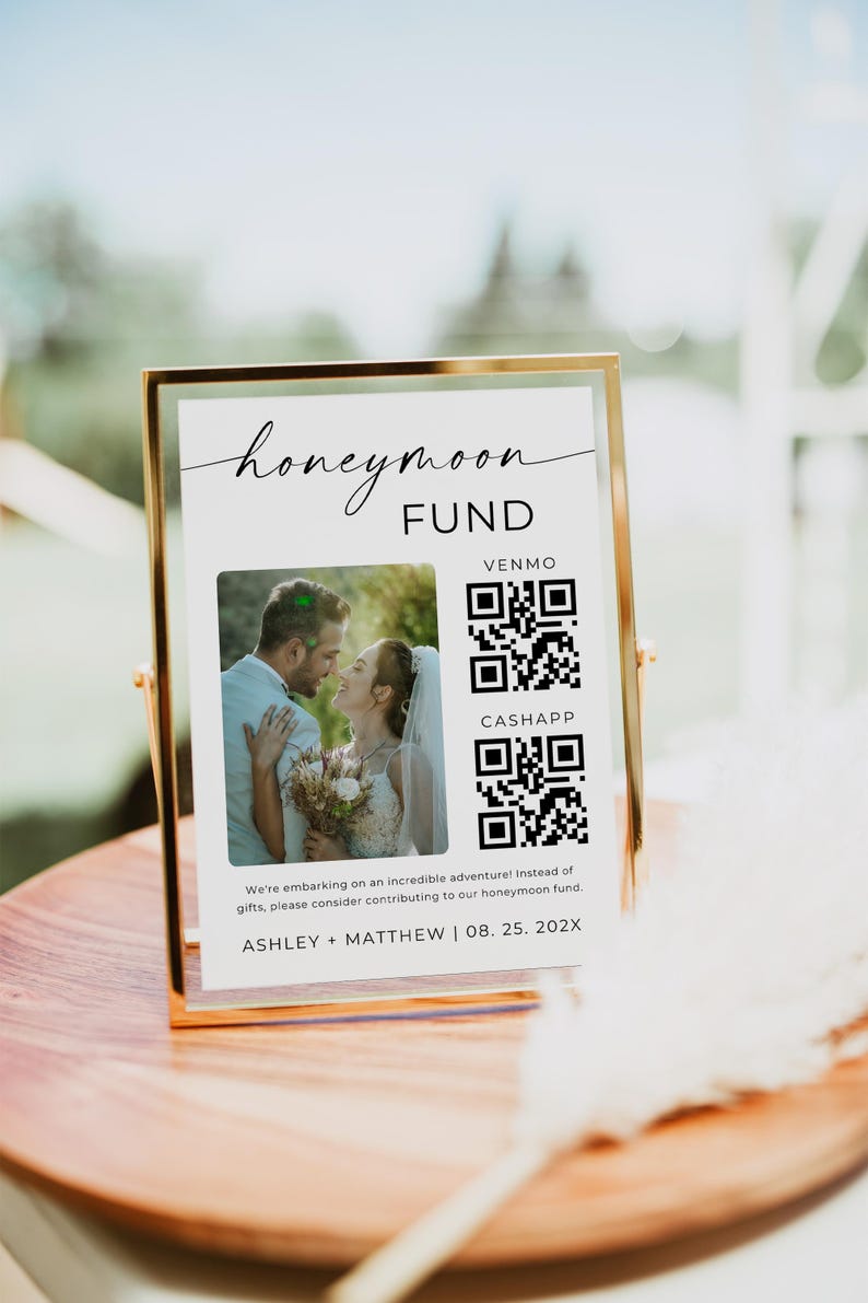 Peut inclure: Une pancarte blanche avec du texte noir qui indique "honeymoon fund" et comprend une photo d'un couple. La pancarte comprend &eacute;galement des codes QR pour Venmo et CashApp. Le texte sous les codes QR indique "We're embarking on an incredible adventure! Instead of gifts, please consider contributing to our honeymoon fund. Ashley + Matthew | 08. 25. 202X"