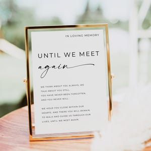 Plantilla de letrero minimalista con texto "In Loved Memory", letrero "Hasta que nos volvamos a encontrar", letrero para mesa conmemorativa de boda, "Por siempre en nuestros corazones", Canva, editable