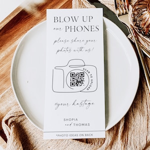 Peut inclure: Carte blanche avec du texte noir qui dit "Blow Up Our Phones" et un code QR avec le texte "Scan to Upload" et "#your hashtag" avec les noms "Shopia and Thomas" et le texte "*Photo Ideas on Back".