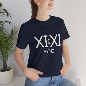 11:11 - Synchronize - Angel Number - Law of Attraction - Fate - Auspicious - Universe - Angel Unisex - Tshirt - Gift Men and Women