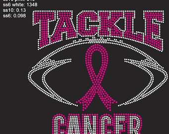 Puede incluir: Diseño de fútbol en strass rosa y blanco con las palabras "TACKLE CANCER" en strass rosa.