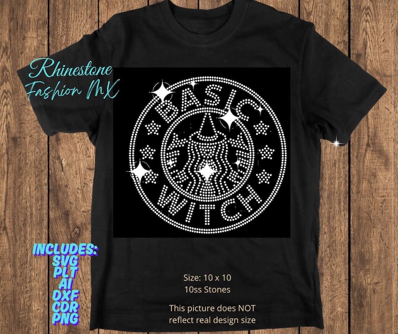 Peut inclure: T-shirt noir avec un motif en strass blanc. Le motif pr&eacute;sente les mots "BASIC WITCH" dans un motif circulaire, avec un chapeau de sorci&egrave;re au centre. Le t-shirt comprend le texte "Rhinestone Fashion MX" et "INCLUDES: SVG PLT AI DXF CDR PNG".
