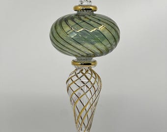 Mundgeblasenes ägyptisches Glas Ornament | Längliche Tropfenform mit 14K Gold Akzenten | Elegante Weihnachtsbaum Dekoration
