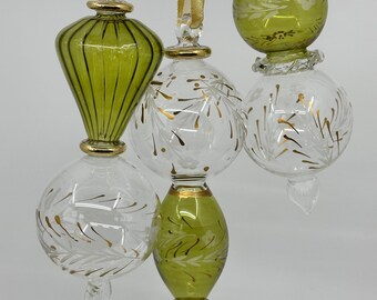 Mundgeblasen und handbemalt Glas Eiszapfen Ornamente Ägyptisches geätztes Weihnachtsbaum Dekor Set von drei mit 14K Gold Akzenten