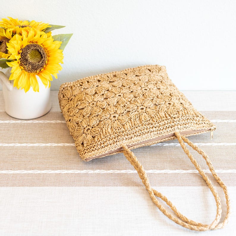 Floral Crochet Straw Tote Bag with Zipper – Fully Lined Summer Beach Bag, Boho Shoulder Bag with Pocket, Handmade Woven Purse