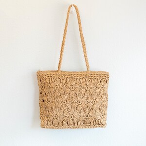 Floral Crochet Straw Tote Bag with Zipper – Fully Lined Summer Beach Bag, Boho Shoulder Bag with Pocket, Handmade Woven Purse