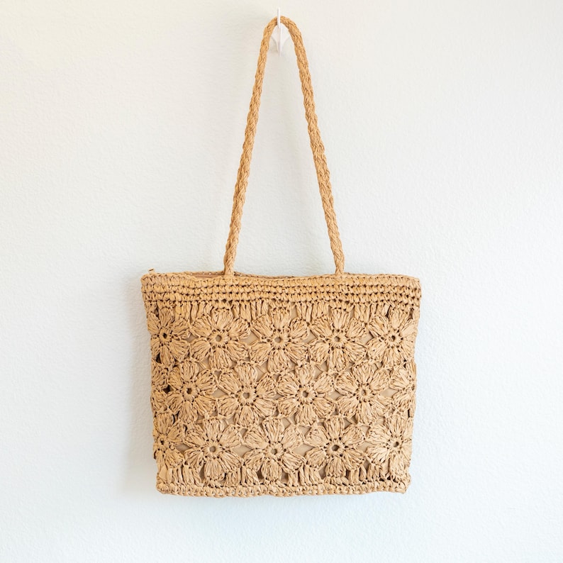 Floral Crochet Straw Tote Bag with Zipper – Fully Lined Summer Beach Bag, Boho Shoulder Bag with Pocket, Handmade Woven Purse