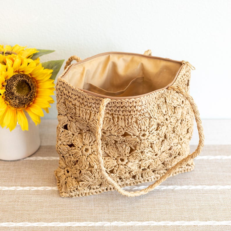 Floral Crochet Straw Tote Bag with Zipper – Fully Lined Summer Beach Bag, Boho Shoulder Bag with Pocket, Handmade Woven Purse