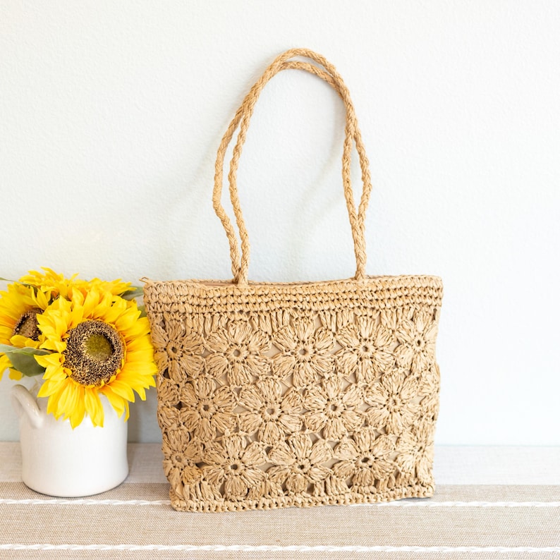 Floral Crochet Straw Tote Bag with Zipper – Fully Lined Summer Beach Bag, Boho Shoulder Bag with Pocket, Handmade Woven Purse