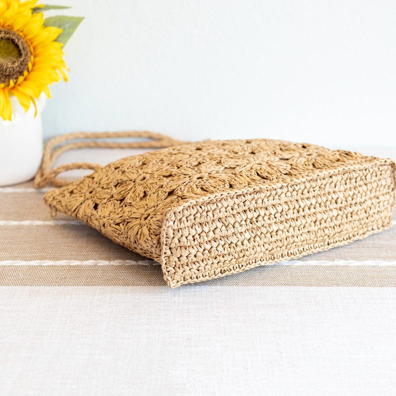 Floral Crochet Straw Tote Bag with Zipper – Fully Lined Summer Beach Bag, Boho Shoulder Bag with Pocket, Handmade Woven Purse