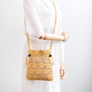 Bolso de hombro de punto de algodón con estampado floral: monedero bohemio con borlas y cordón