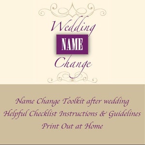 Puede incluir: Una lista de verificación imprimible para cambiar tu nombre después de casarte. La lista de verificación se titula "Wedding NAME Change" con un rectángulo morado alrededor de la palabra "NAME". El texto debajo del título dice "Name Change Toolkit after wedding Helpful Checklist Instructions & Guidelines Print Out at Home".