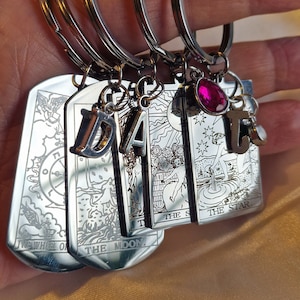 Personalisierte Tarot-Karte Schlüsselanhänger Silber Tarot-Karte Schlüsselanhänger Witchy Charme Mystic Schmuck Astrologie Glücksbringer versilbert Karte Charm Geschenk