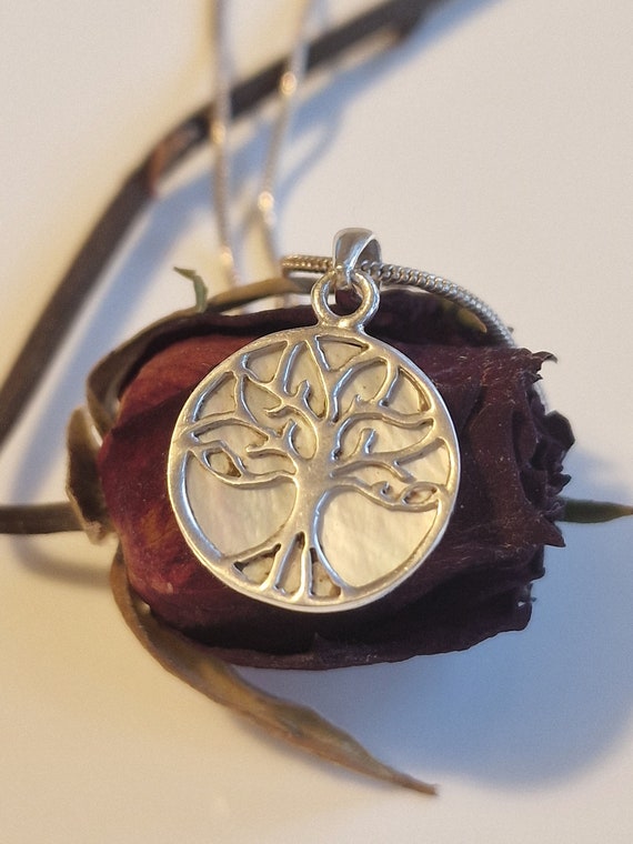 Pearly Bouquet Mother of Pearl Sterling Silver Necklace Pearly Bouquet Mother of Pearl Sterling Silver Necklace