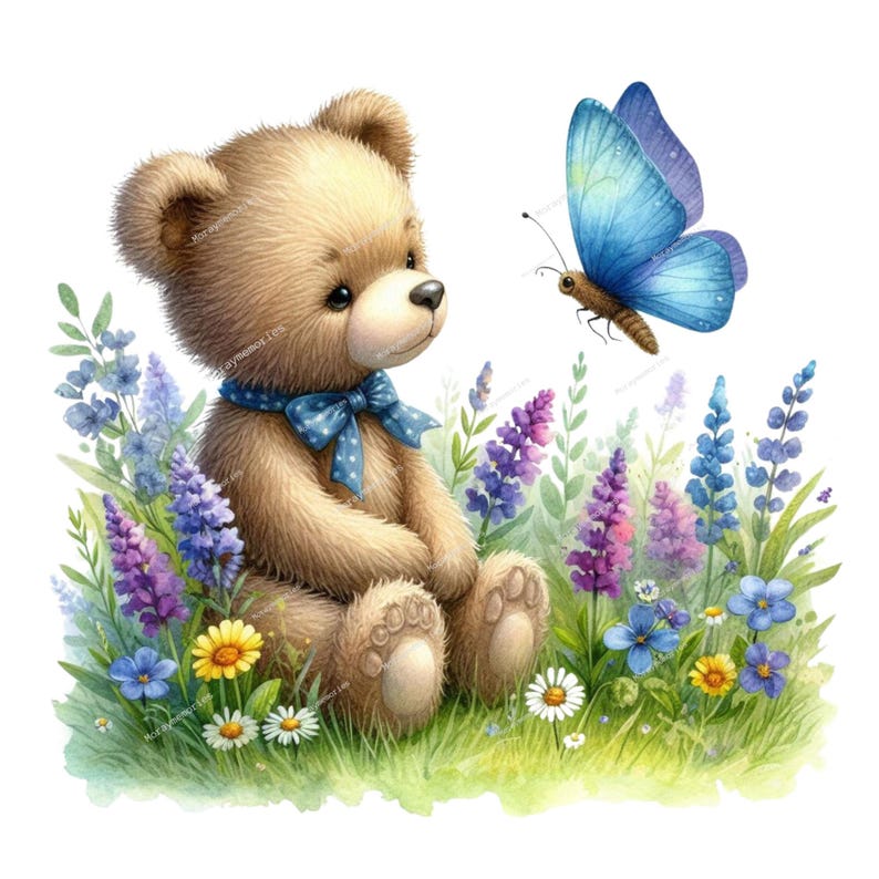 K&ouml;nnte beinhalten: Ein brauner Teddyb&auml;r mit einer blauen Schleife sitzt in einem Feld mit lila, blauen und gelben Blumen. Ein blauer Schmetterling mit braunen F&uuml;hler fliegt &uuml;ber dem B&auml;ren.