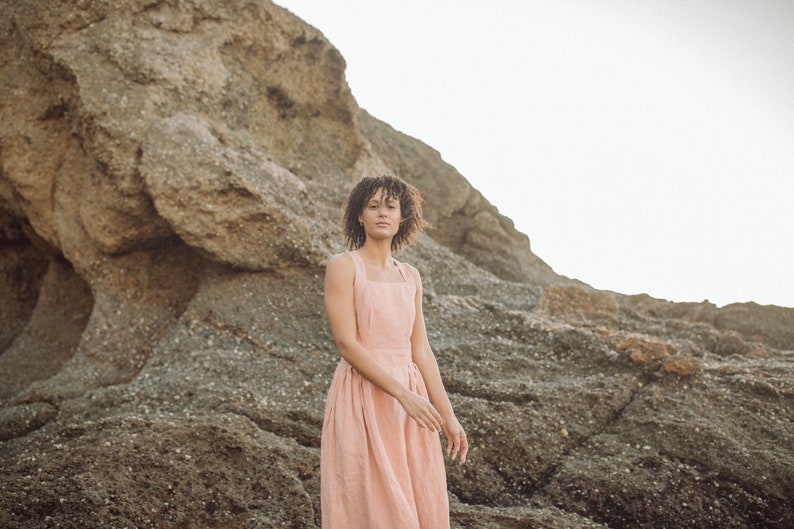 Judith Dress in Clay-Pink Linen Crossback Pinafore Dress image 9