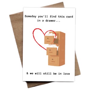 Imprimible algún día encontrarás esta tarjeta en un cajón, tarjeta de amor para ella, tarjeta de feliz aniversario, esposa de esposo, tarjeta GF BF digital
